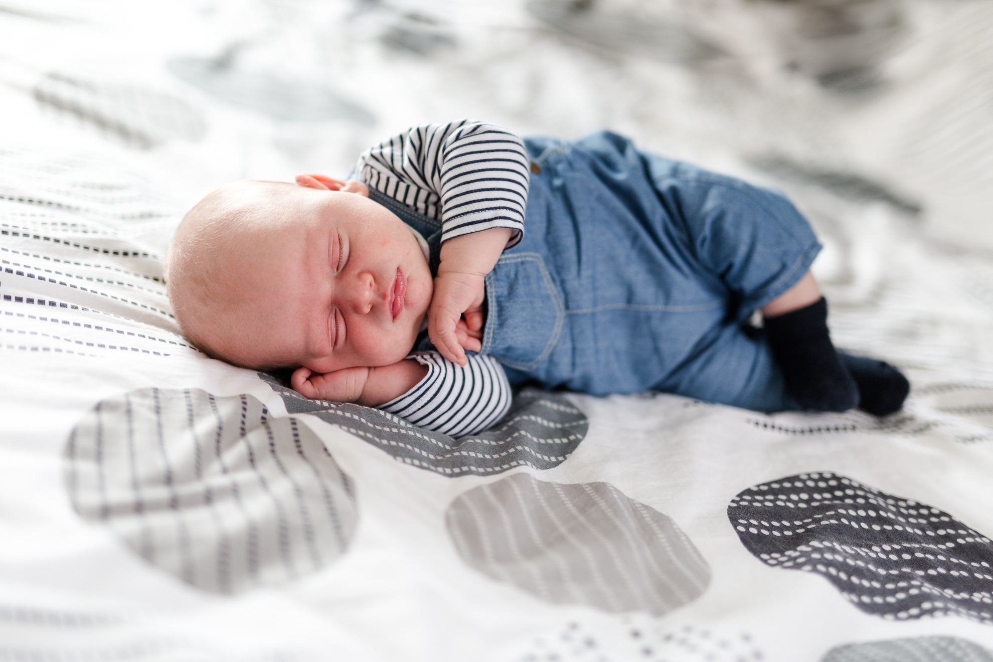 Photographe à domicile avec le petit Basile à Antony