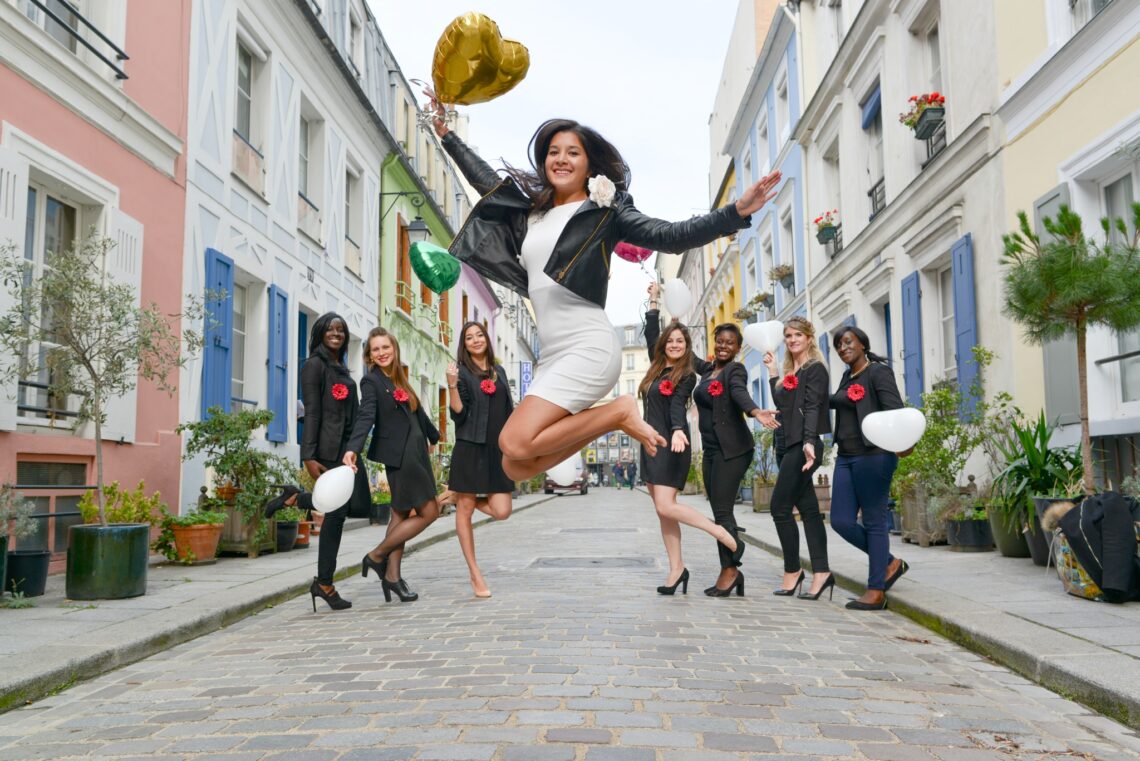 evjf enterremment de vie de jeune fille shooting photographe photo paris rue crémieux original seance