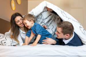 photo de famille heureuse