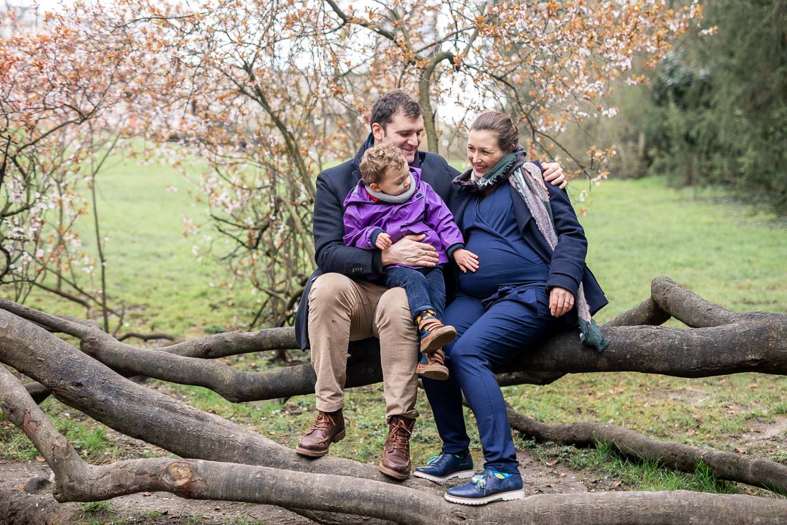 Exemples de photos de grossesse aux Buttes Chaumont à Paris