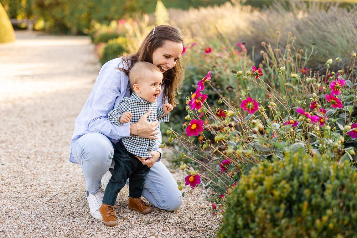 enfant et maman dans le parc