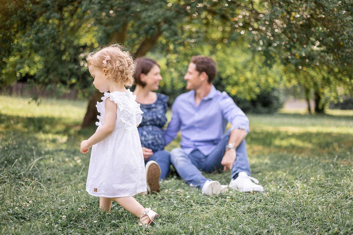 shooting photo grossesse avec un enfant, comment réussir sa séance