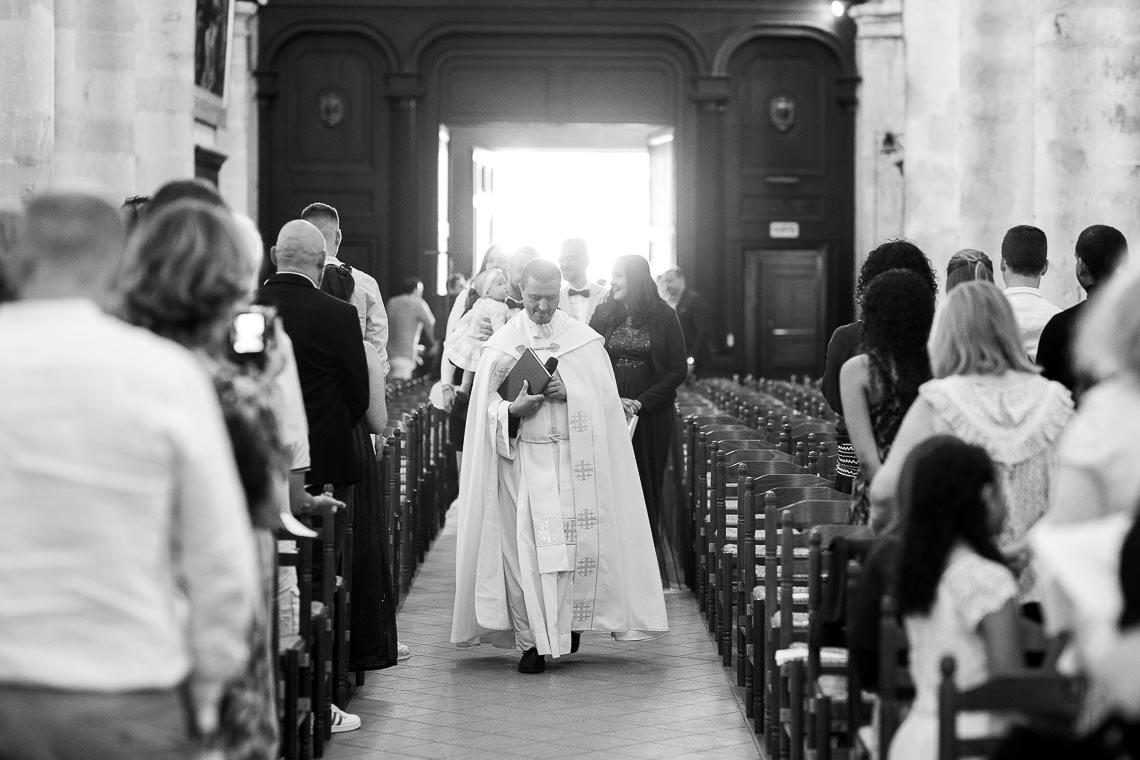 entrée dans l'église de Montfort