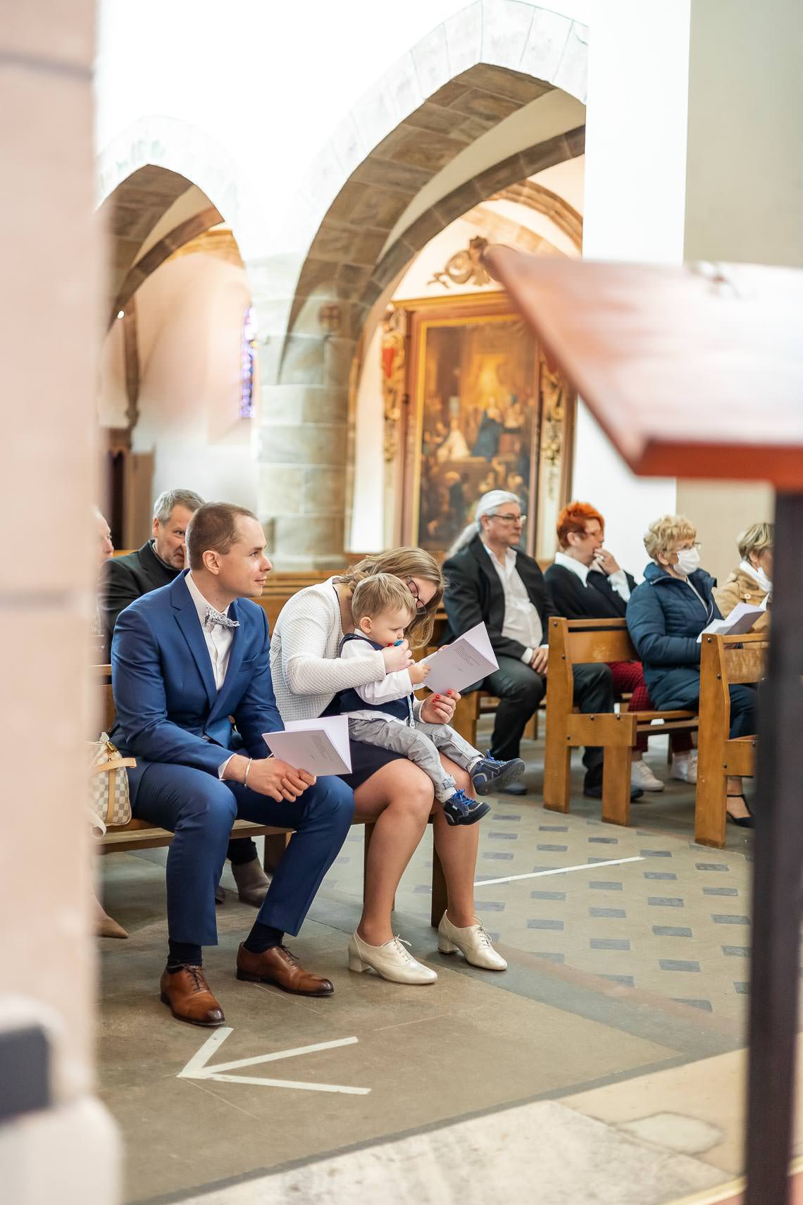 arrivée à l'église lors du baptême