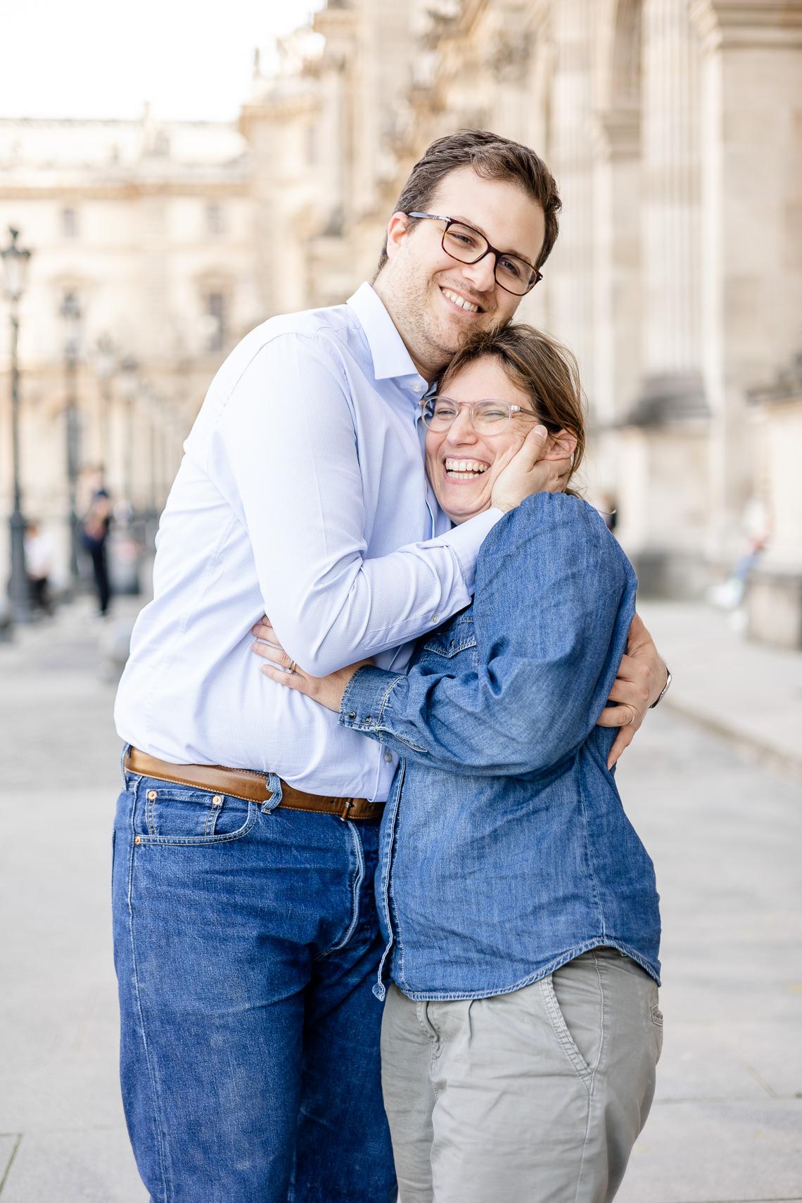 shooting photo couple esplanade du louvre