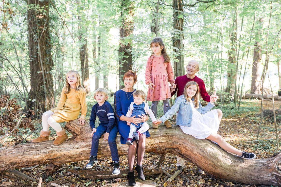 seance photo intergénérationnelle famille complète dans les hauts-de-seine Axiane Photographe