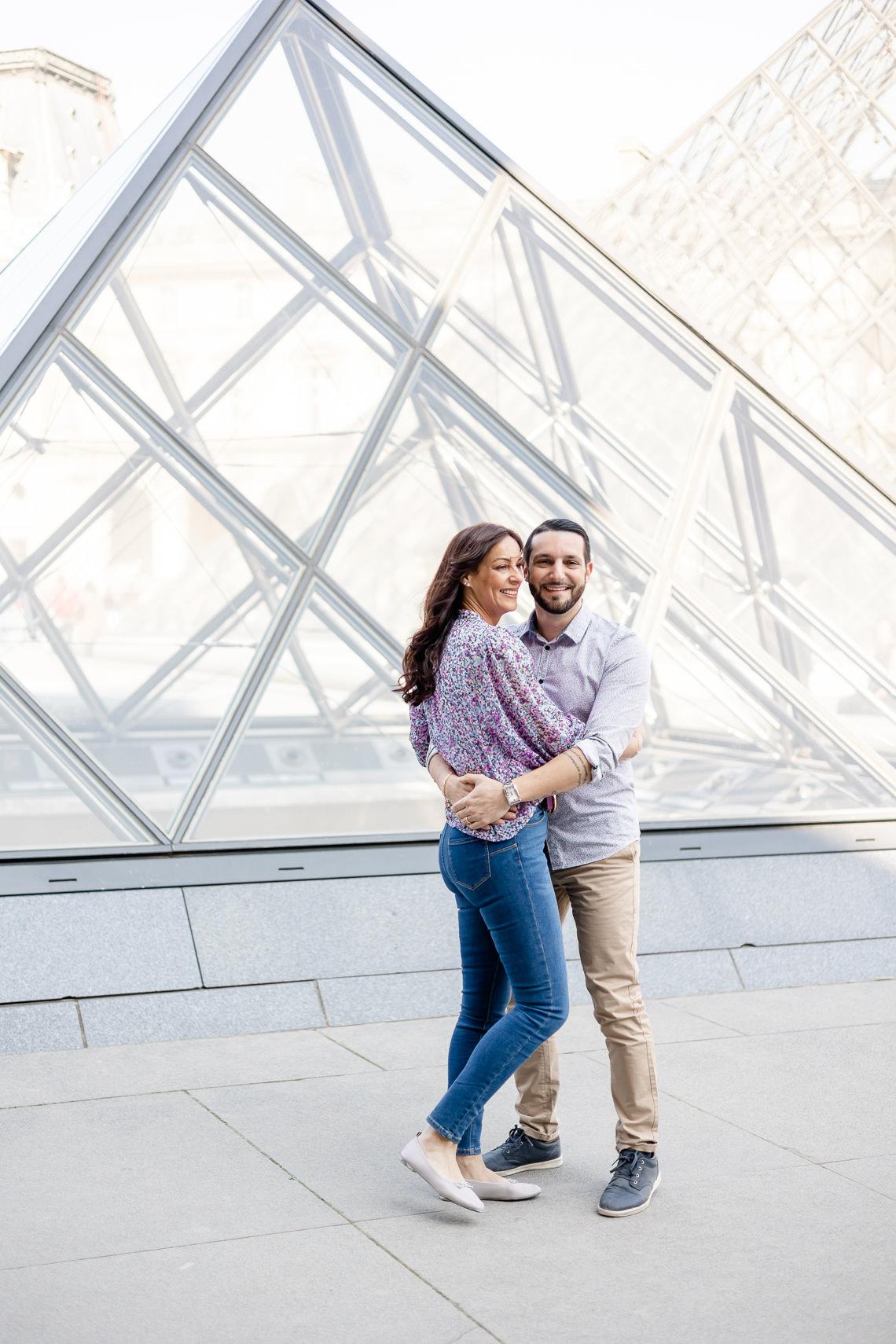 shooting photo couple esplanade du louvre