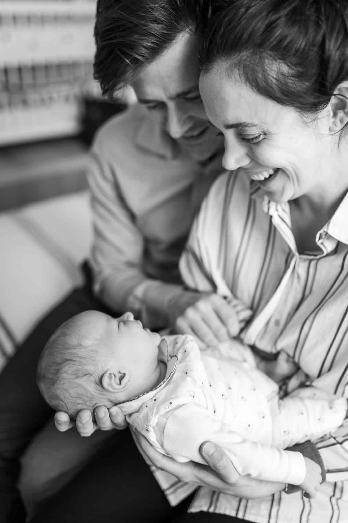 séance photo bébé 75 à domicile noir et blanc