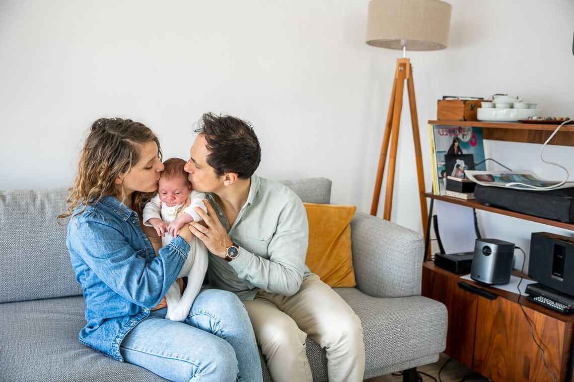 9 Avantages et 6 Inconvénients d’une séance photo de bébé à domicile plutôt qu’en studio ou dehors